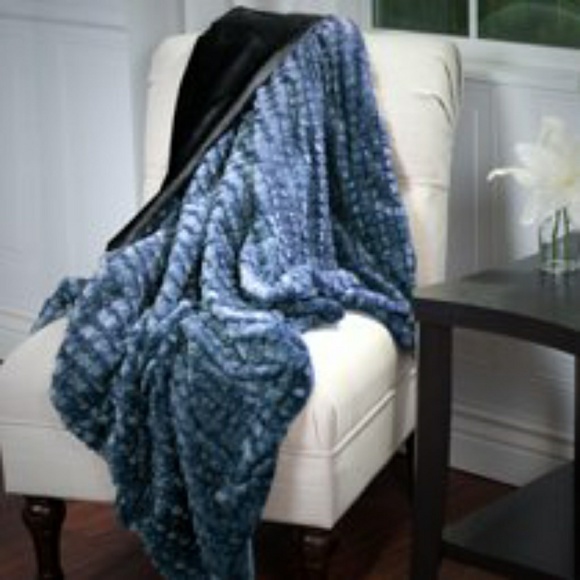 Lavish Home Plus Other - Faux Fur Mink Throw/Lowest Price.🎀
